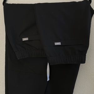 Two Pairs (2) FIGS Technical Collection Size Medium (M)